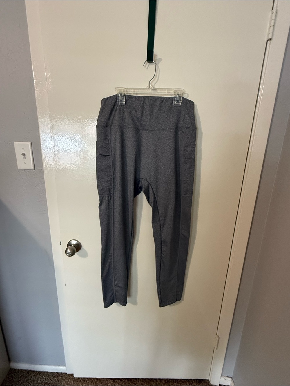 Women’s High-Rise Gray Leggings with Side Pockets